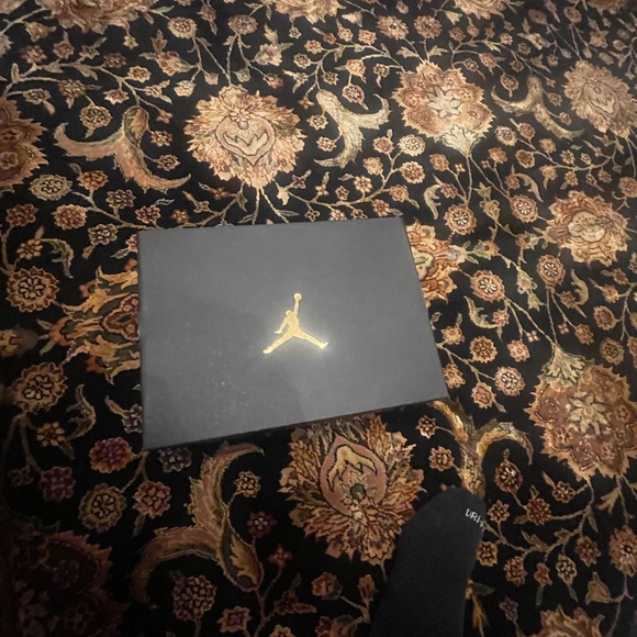 Sneakers - Picture 8 of 9